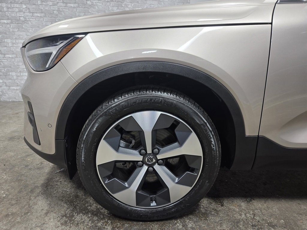 Used 2024 Volvo XC40 B5 Plus image 58