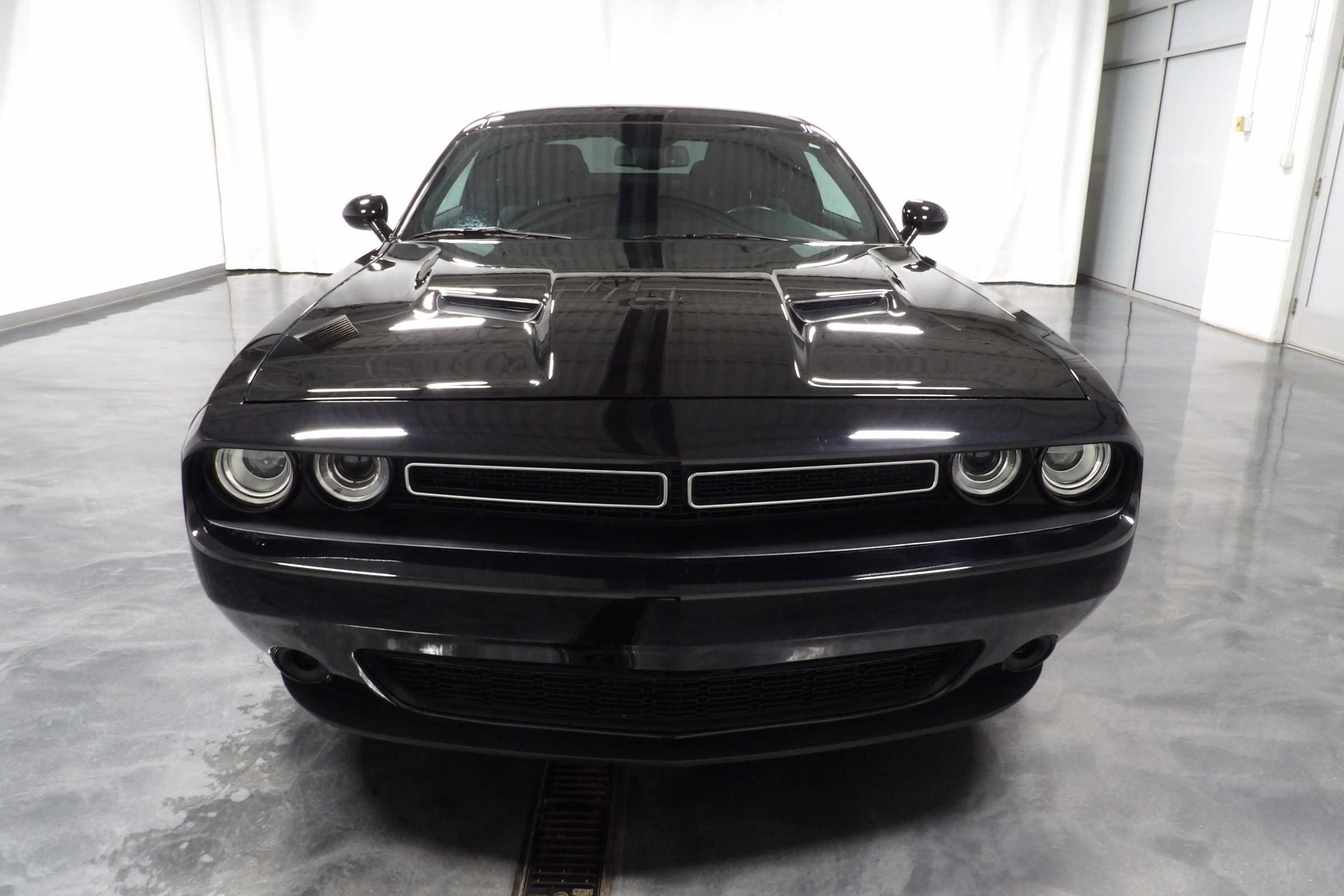 Used 2023 Dodge Challenger SXT image 4