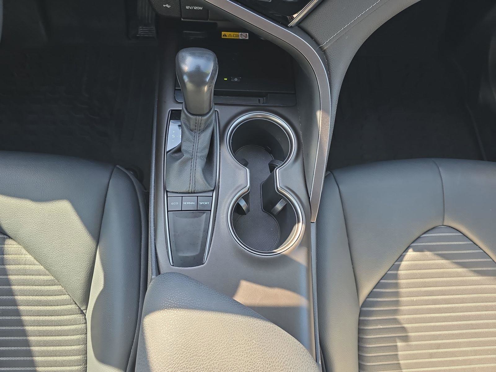 Used 2022 Toyota Camry SE w/ Audio Upgrade Package FWD image 19