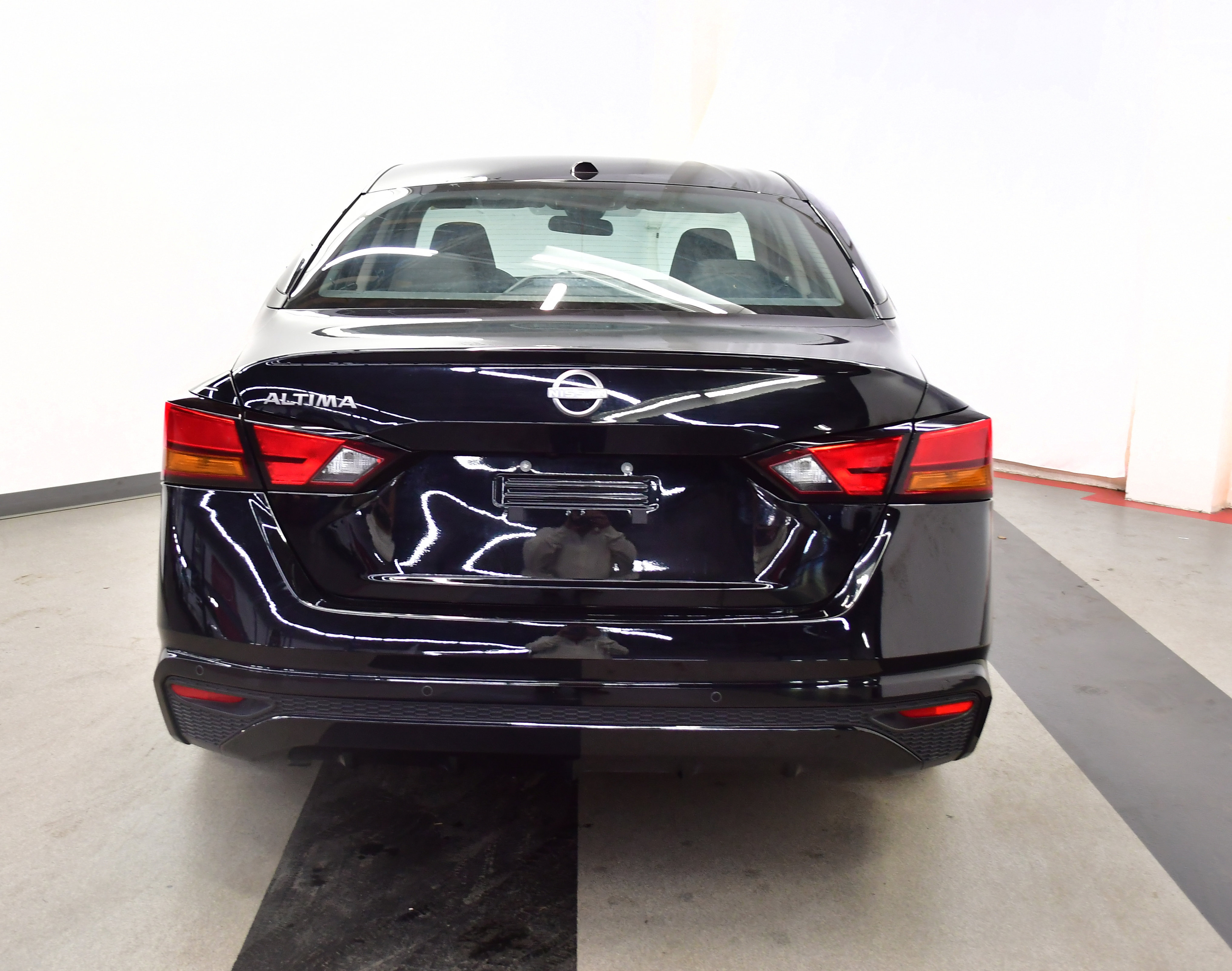 Used 2025 Nissan Altima 2.5 SV FWD image 6