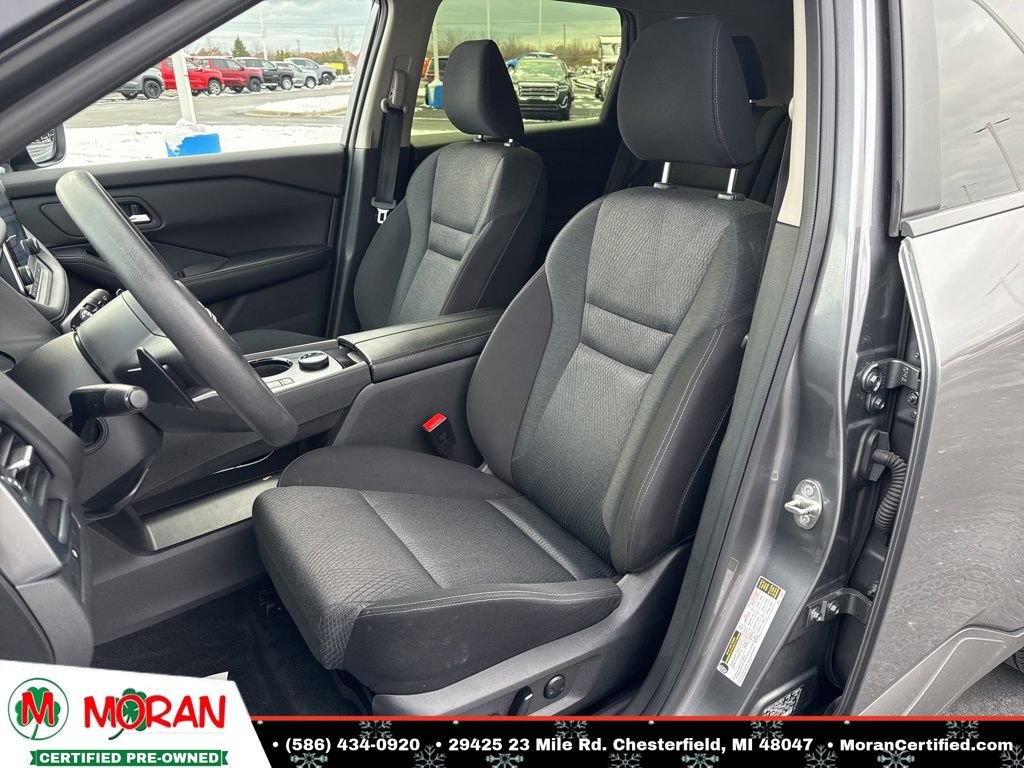 Used 2024 Nissan Rogue SV image 11