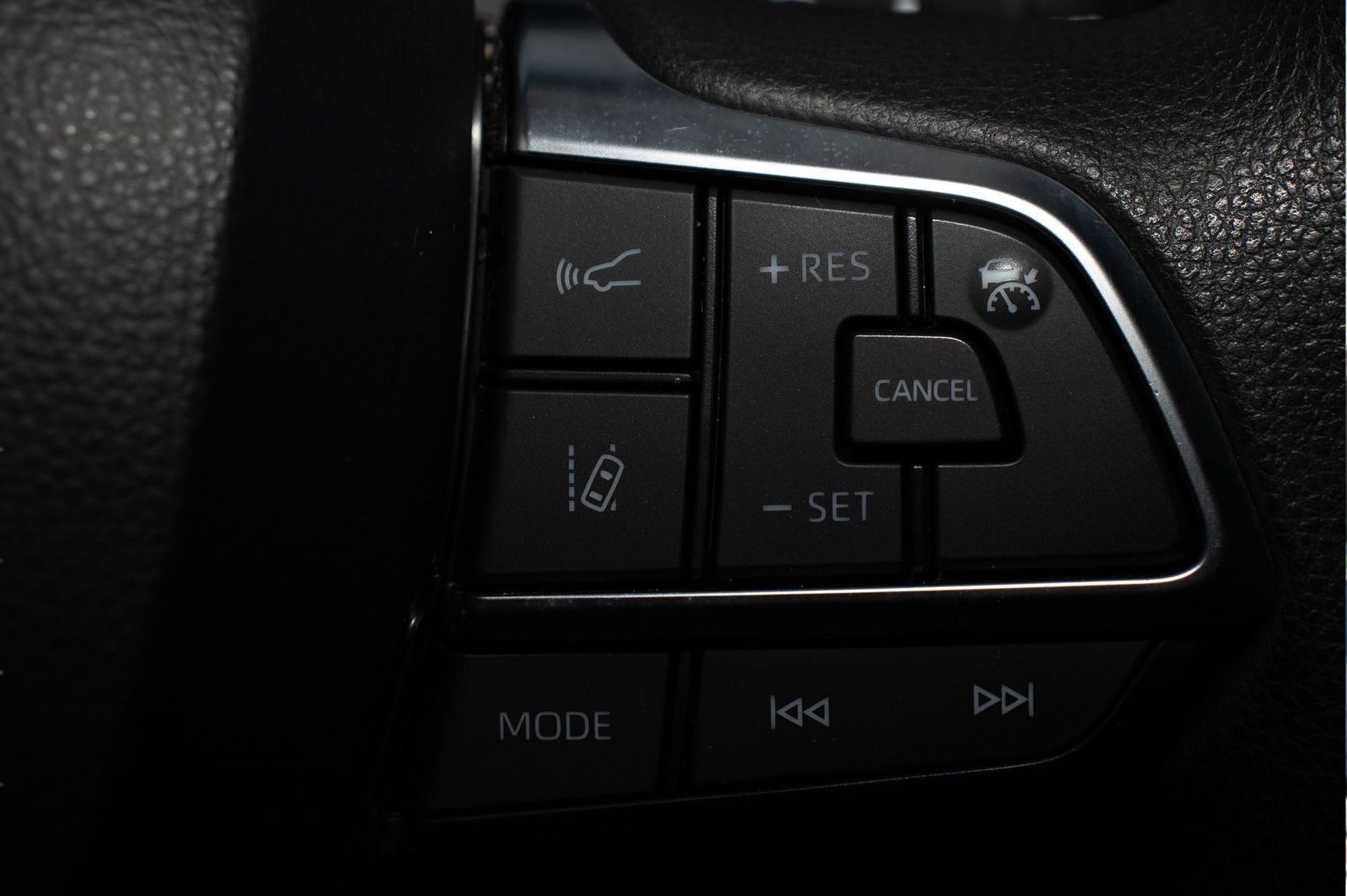 Used 2020 Toyota Highlander L image 29