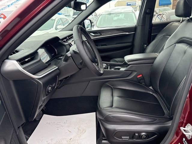 Used 2025 Jeep Grand Cherokee L Limited image 7