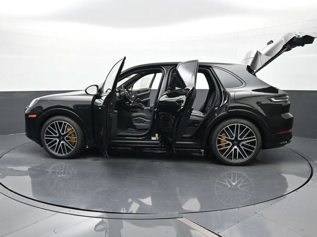 New 2026 Porsche Cayenne Turbo AWD/4WD image 32