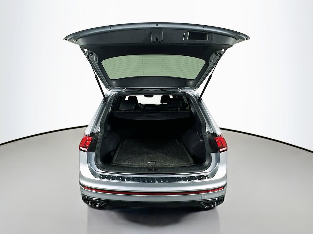 Used 2023 Volkswagen Tiguan SE R-Line image 29