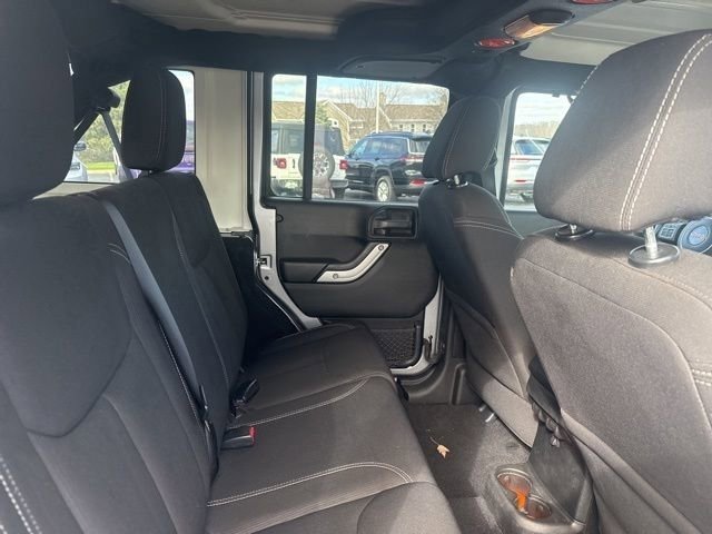 Used 2016 Jeep Wrangler Unlimited Sahara w/ Connectivity Group image 10