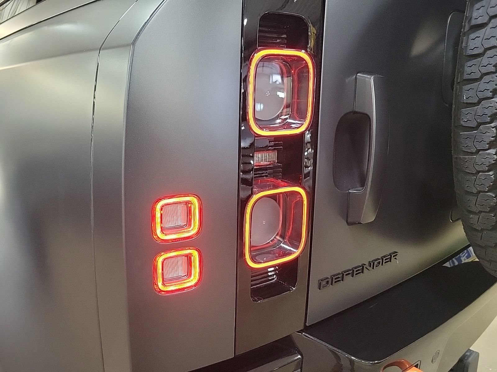 Used 2024 Land Rover Defender 110 X image 32