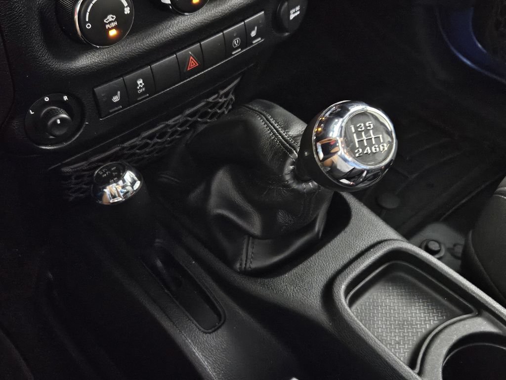Used 2015 Jeep Wrangler Unlimited Sahara w/ Dual Top Group AWD/4WD image 16