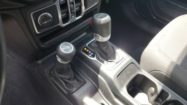 Certified 2022 Jeep Gladiator Sport AWD/4WD image 16