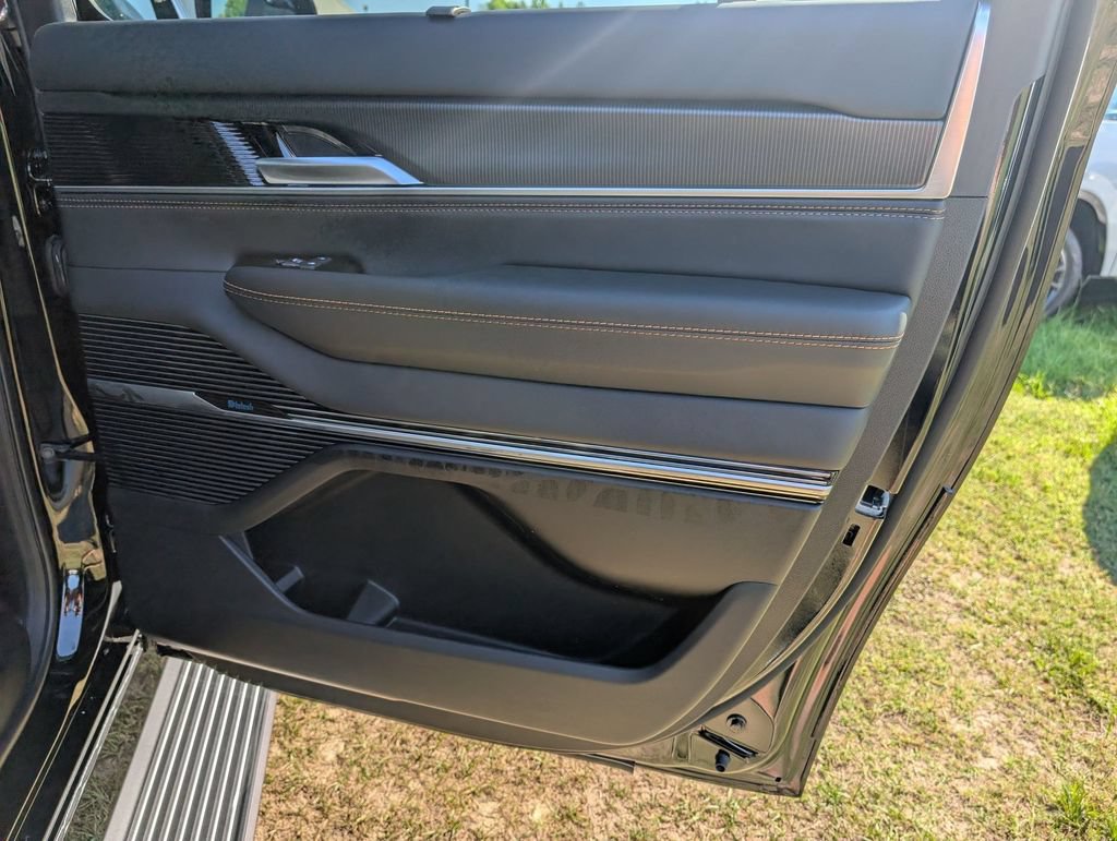 New 2026 Jeep Grand Wagoneer L Summit AWD/4WD image 29