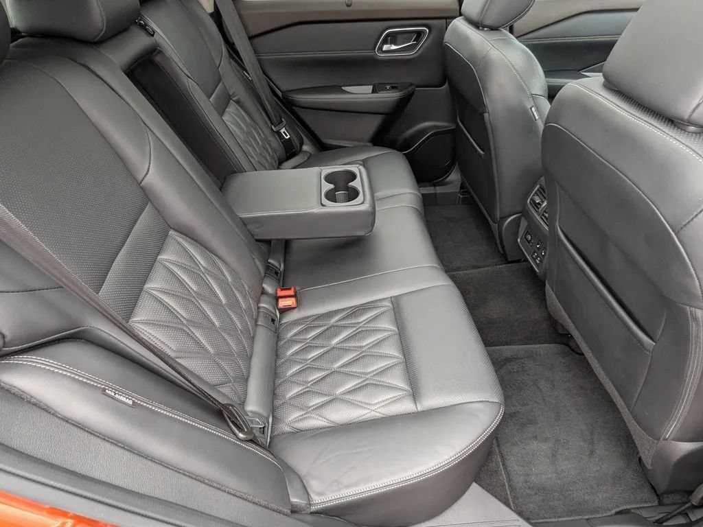 Used 2021 Nissan Rogue Platinum FWD image 14