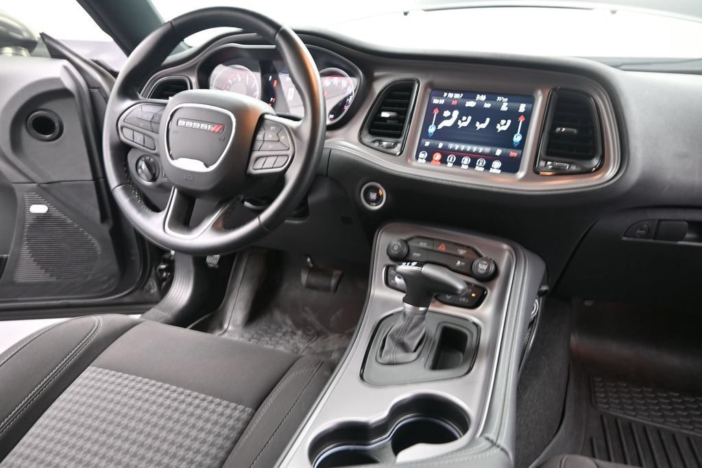 Used 2023 Dodge Challenger SXT RWD image 27