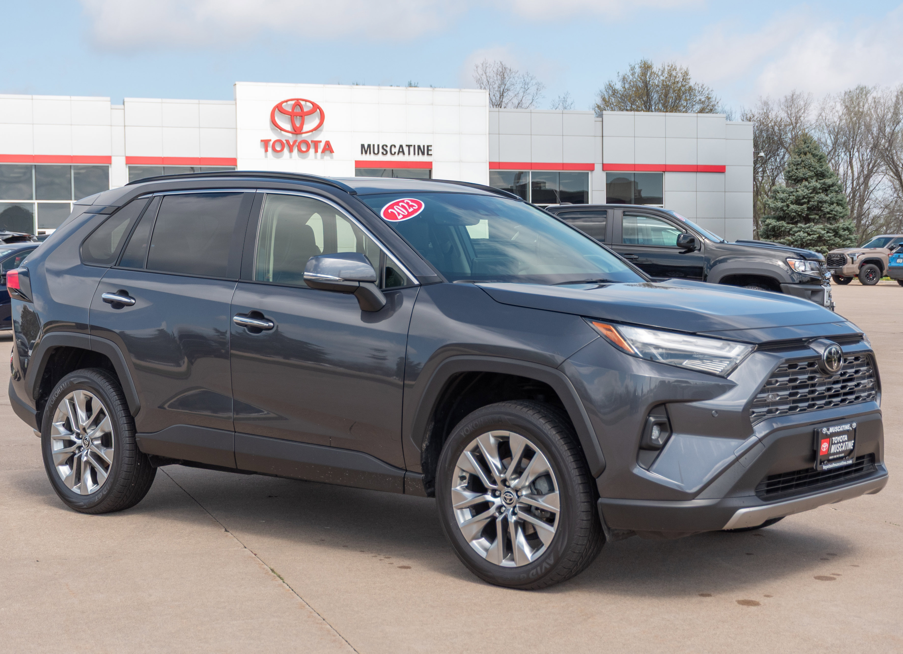 Used 2023 Toyota RAV4 Limited w/ Limited Grade Weather Package AWD/4WD image 1