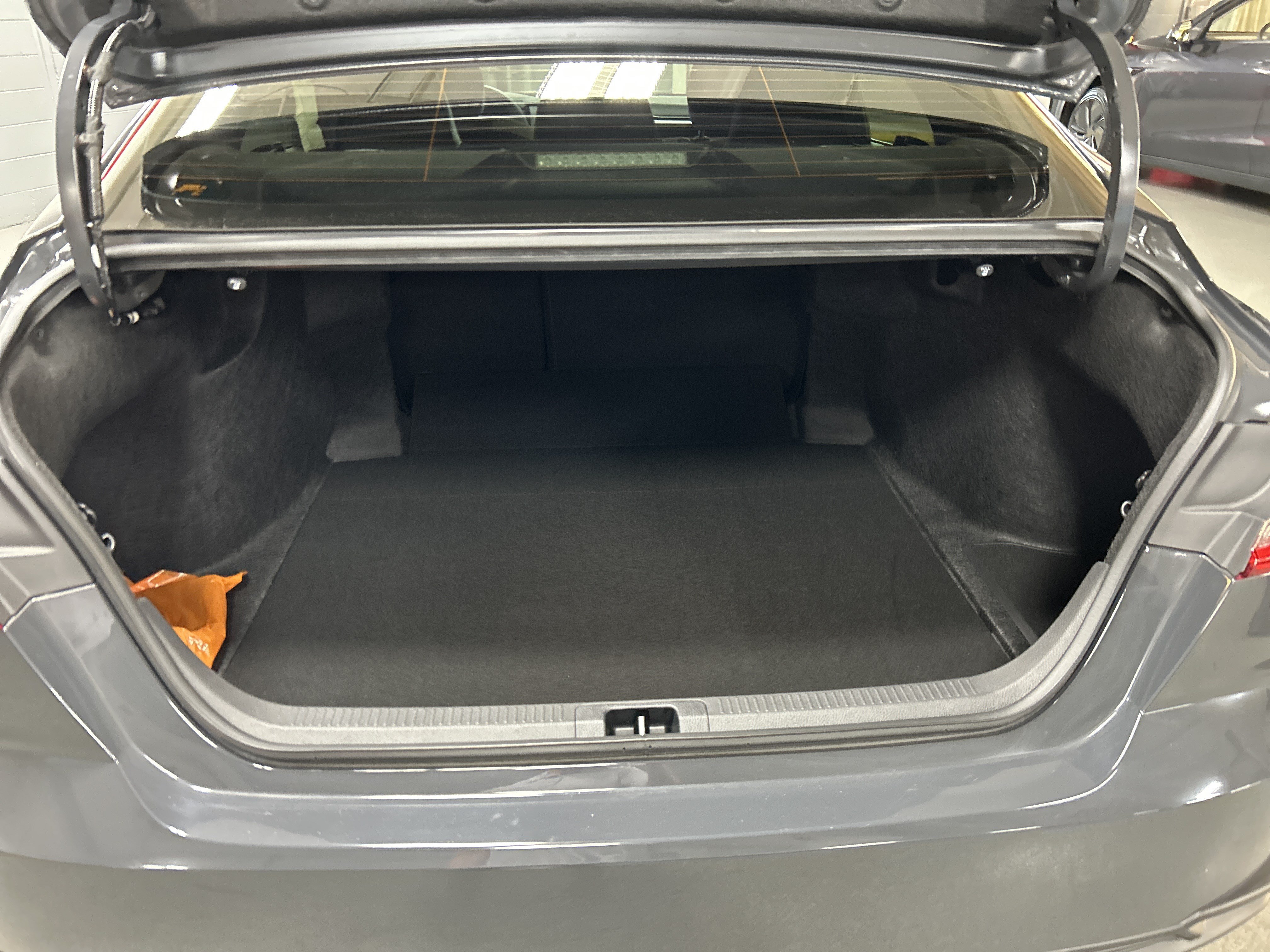 Used 2025 Toyota Camry SE w/ Convenience Package FWD image 31