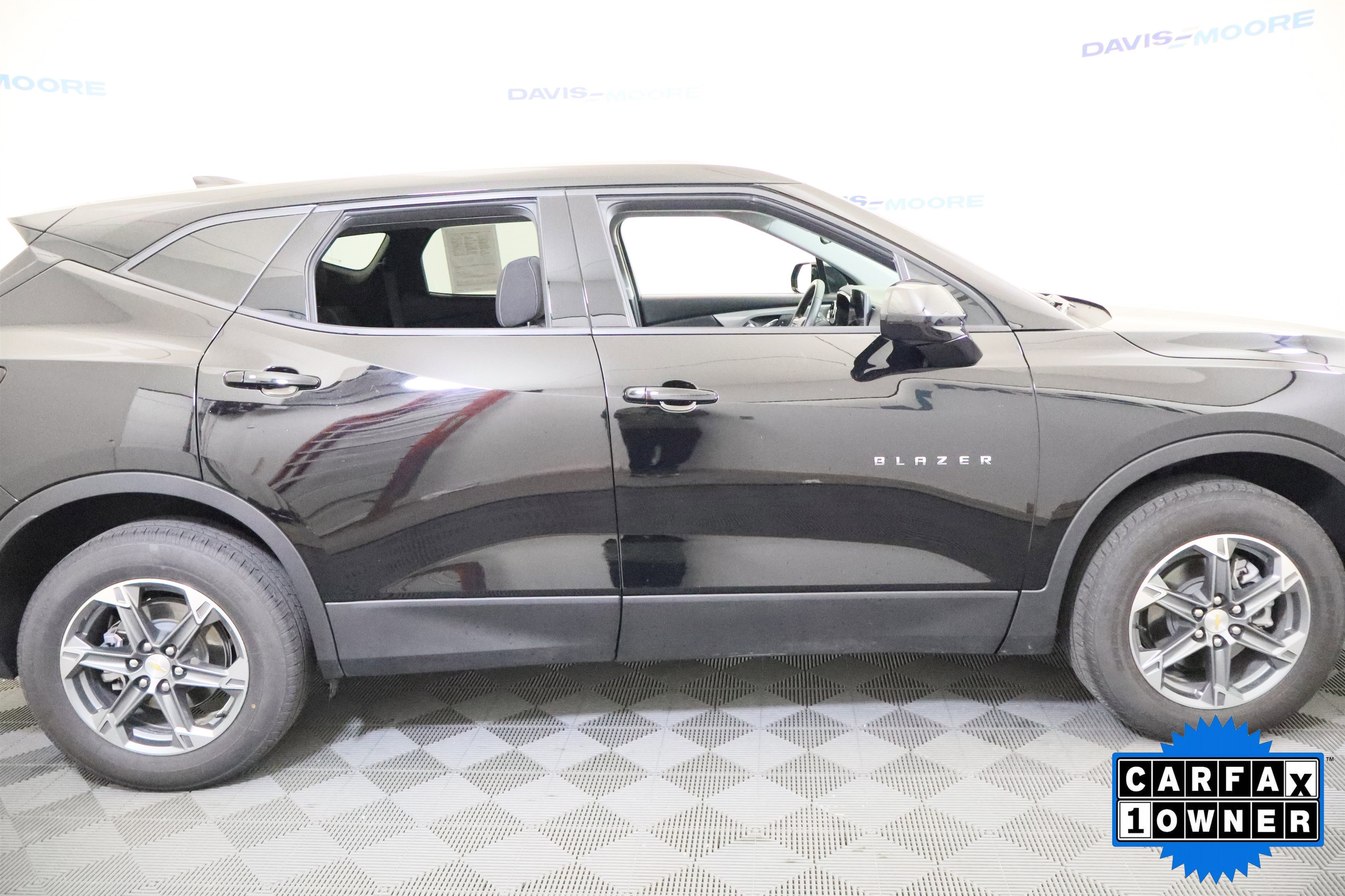 Used 2025 Chevrolet Blazer LT FWD image 5