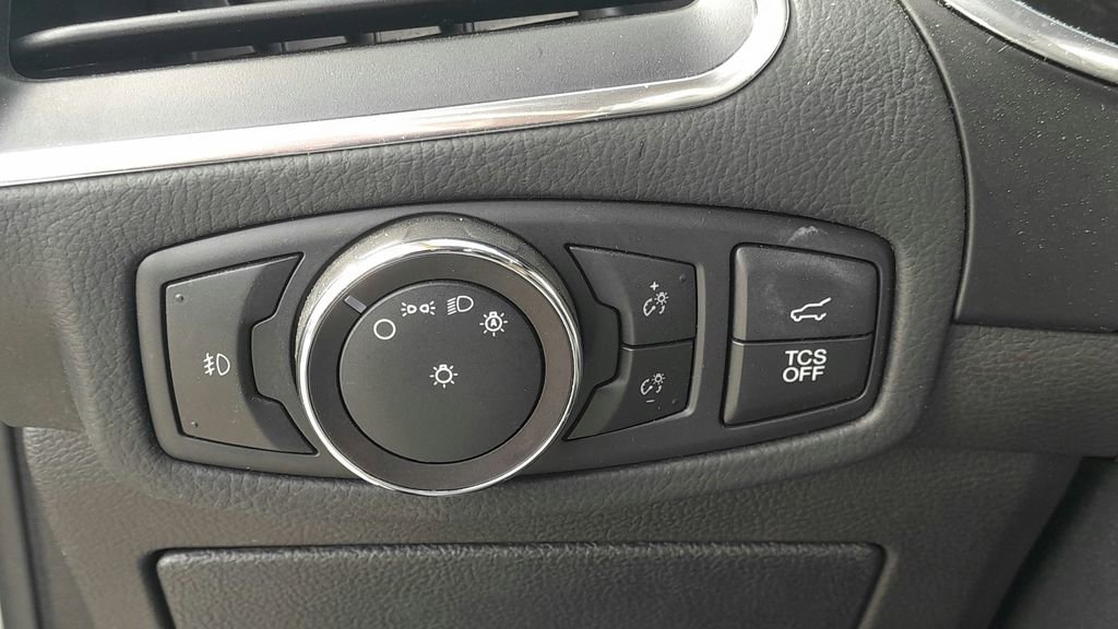 Used 2019 Ford Edge Titanium w/ Cargo Accessory Package FWD image 28