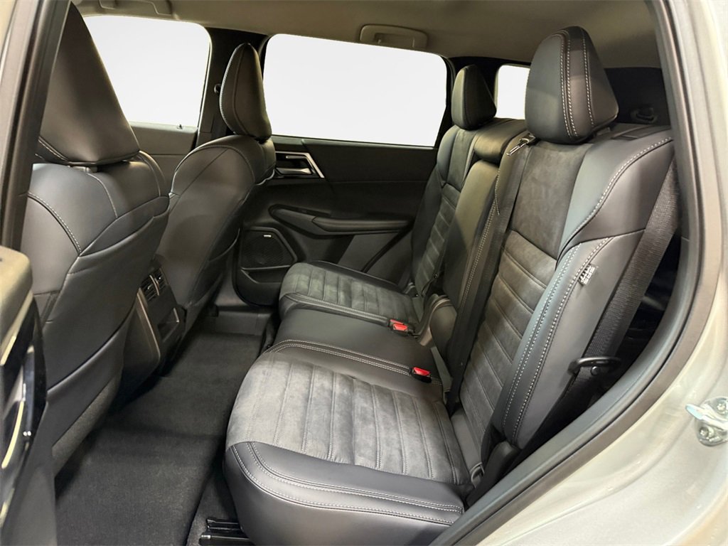 New 2026 Mitsubishi Outlander SE image 23