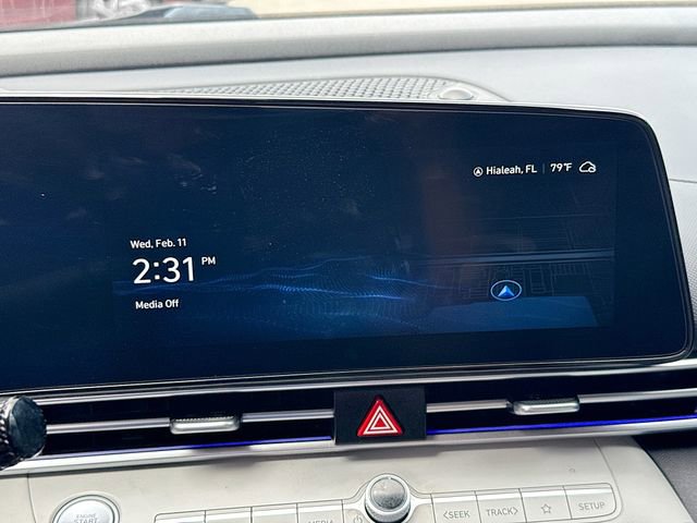 Used 2024 Hyundai Elantra Limited image 15