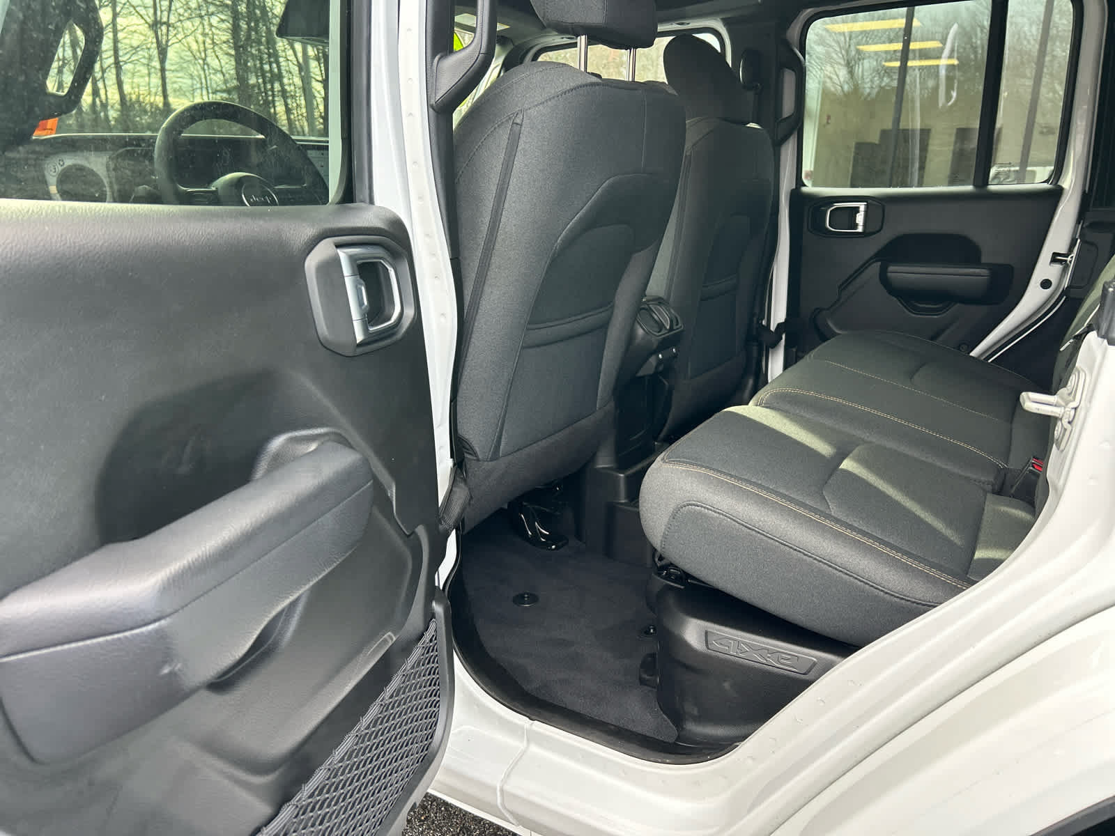 Used 2024 Jeep Wrangler Unlimited w/ Convenience Group AWD/4WD image 32