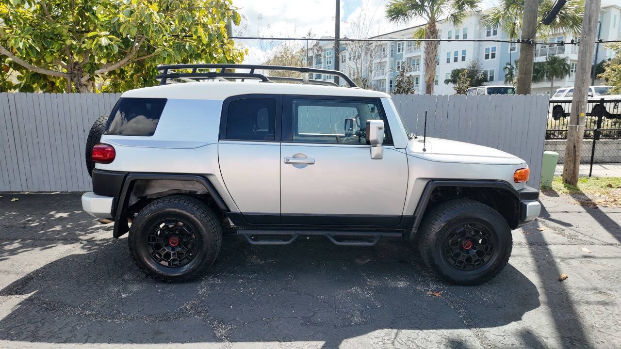 Used 2008 Toyota FJ Cruiser 4WD image 2