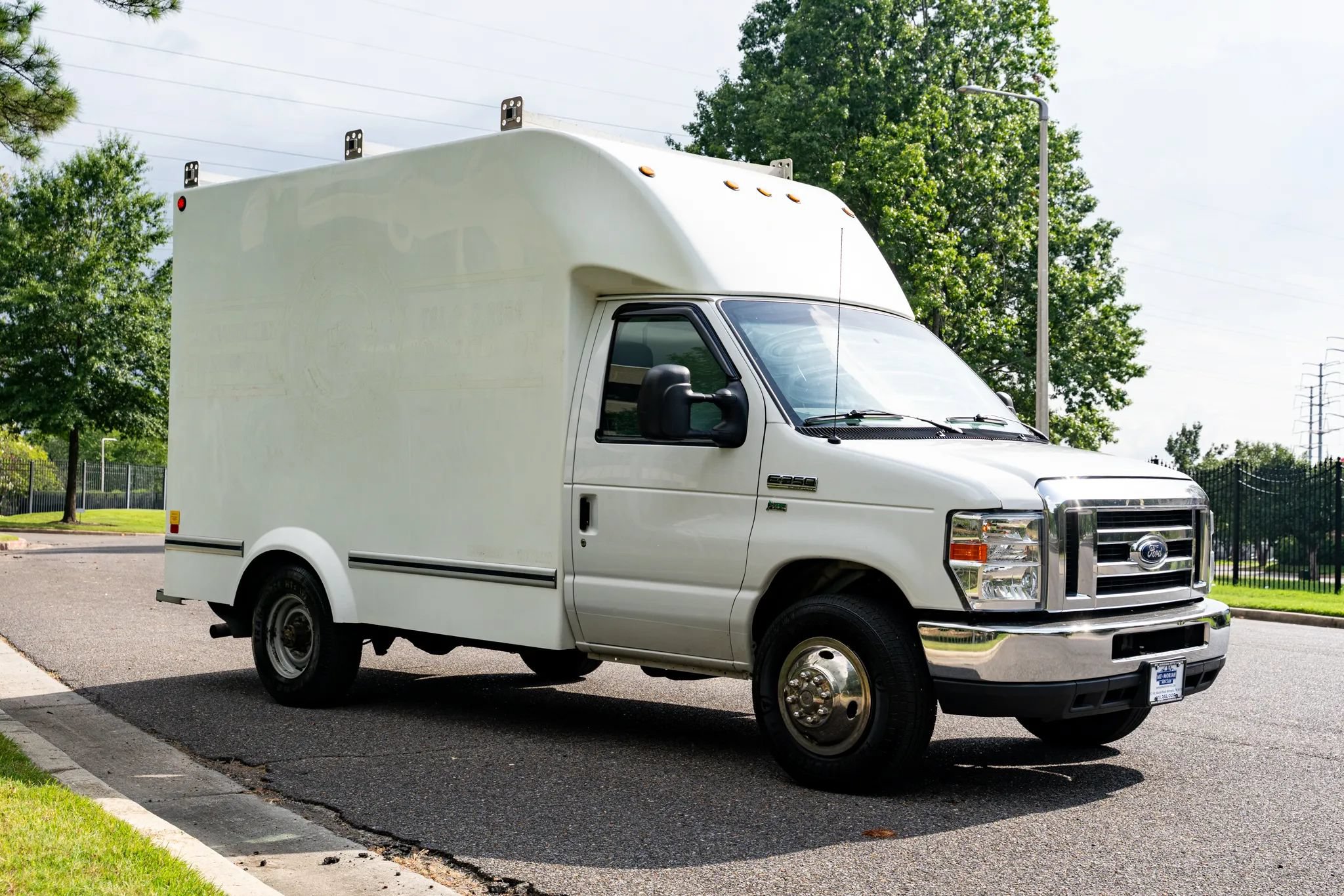 Used 2019 Ford E-350 and Econoline 350 Super Duty w/ Power Windows & Locks Group RWD image 4