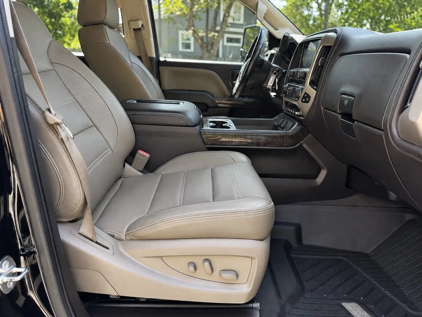 Used 2016 GMC Sierra 2500 Denali w/ Duramax Plus Package AWD/4WD image 15