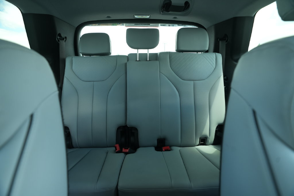 Used 2025 Hyundai Palisade SEL FWD image 28