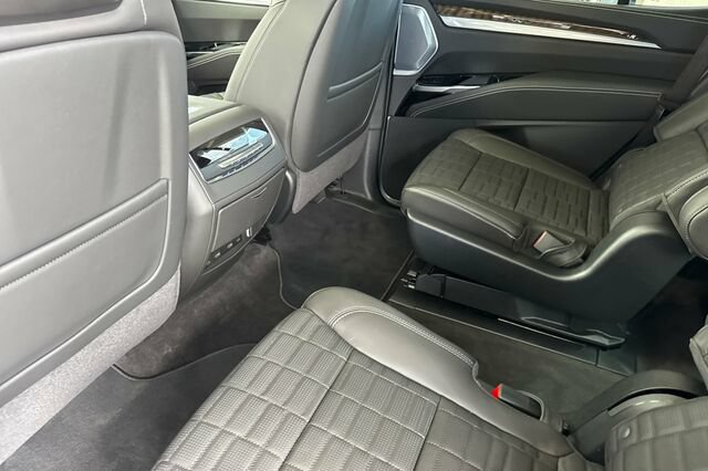 New 2026 Cadillac Escalade Platinum Sport AWD/4WD image 12