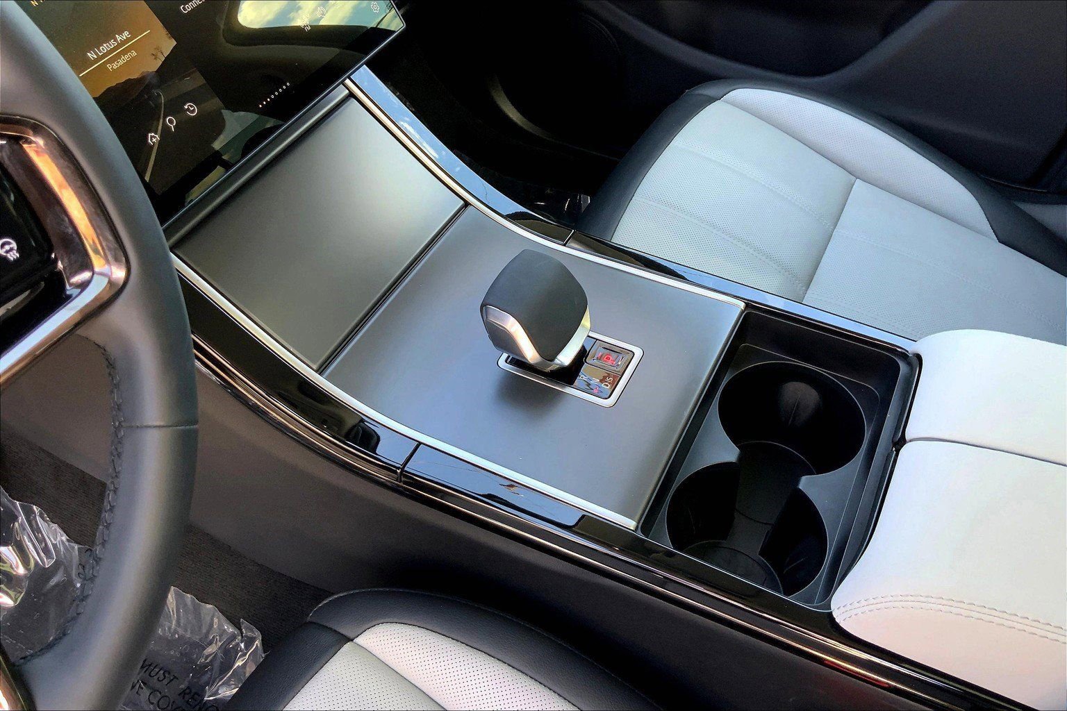 Used 2024 Land Rover Range Rover Evoque Dynamic SE image 25