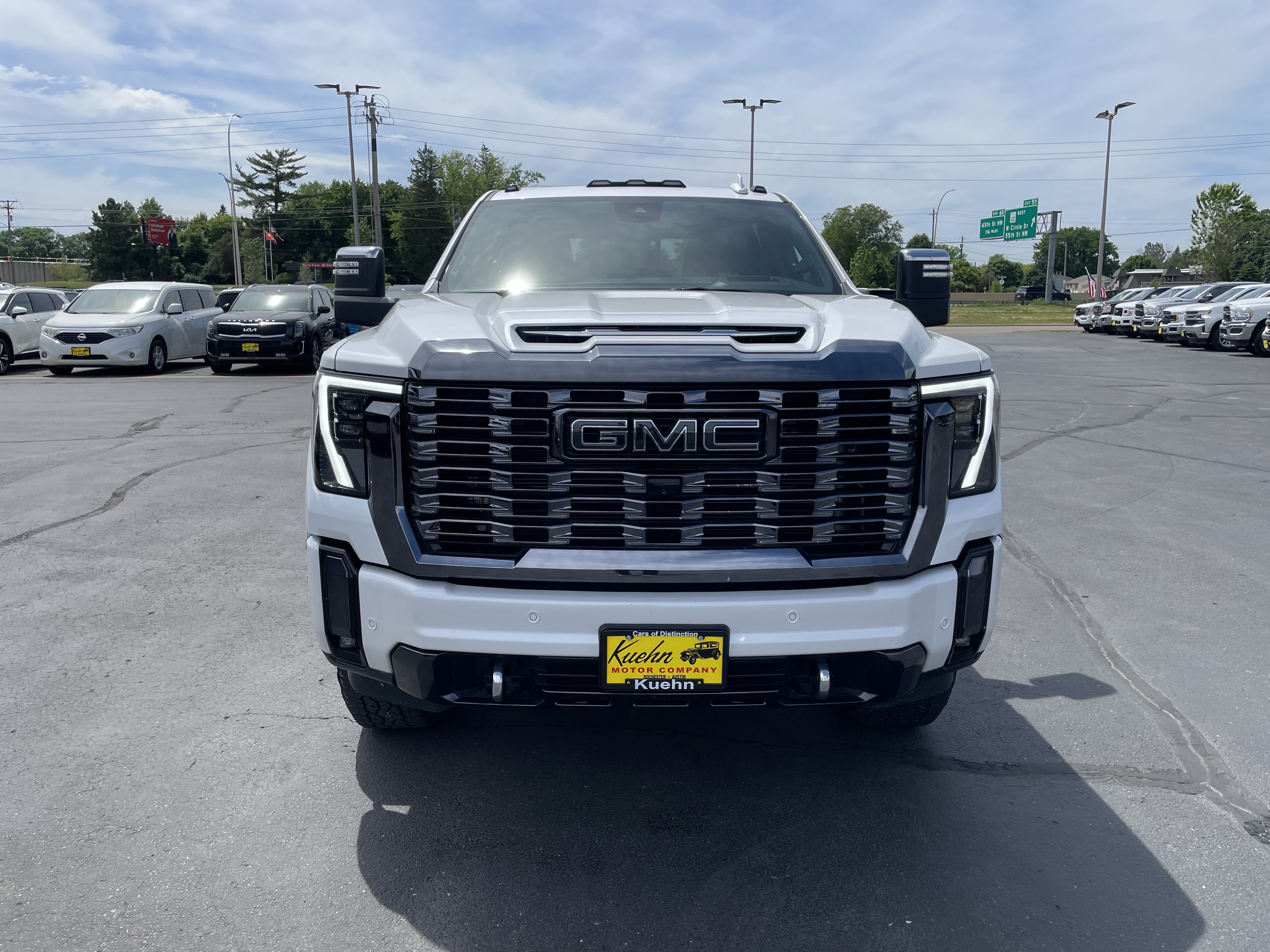 Used 2024 GMC Sierra 2500 Denali Ultimate AWD/4WD image 3