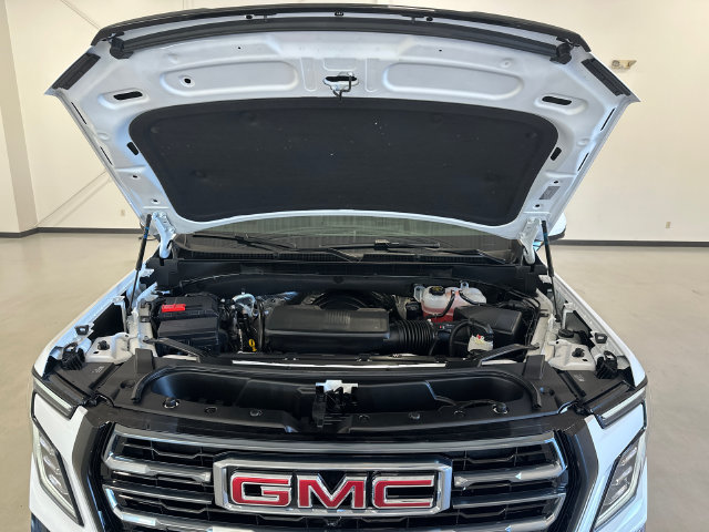 Certified 2025 GMC Yukon AT4 w/ AT4 Premium Plus Package AWD/4WD image 33