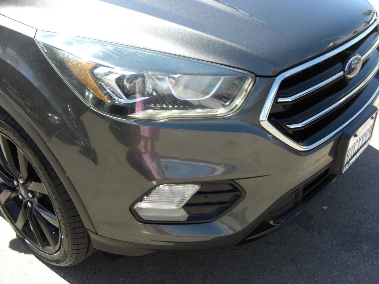 Used 2017 Ford Escape Titanium FWD image 19