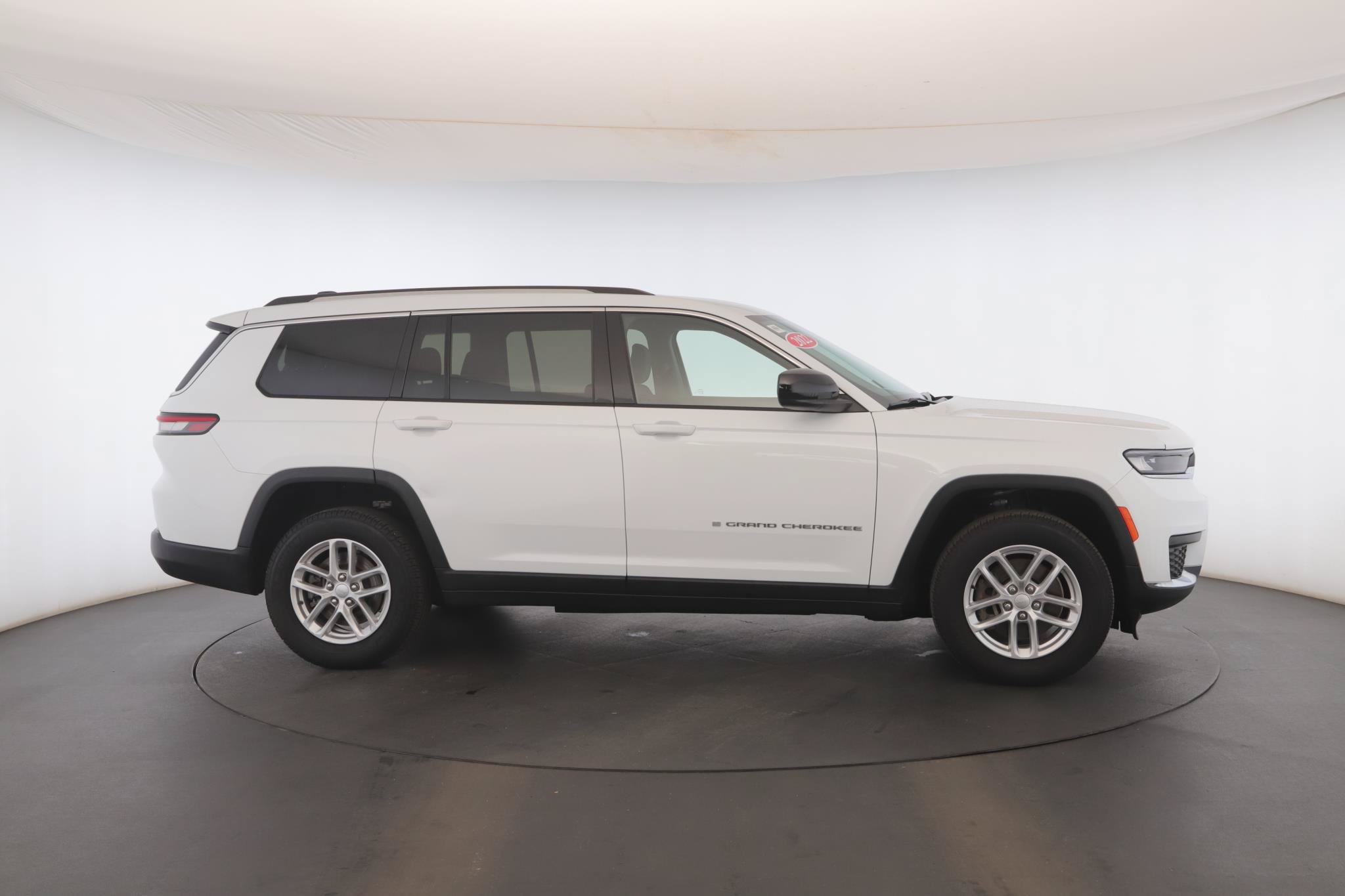 Used 2022 Jeep Grand Cherokee L Laredo w/ Luxury Tech Group I AWD/4WD image 22