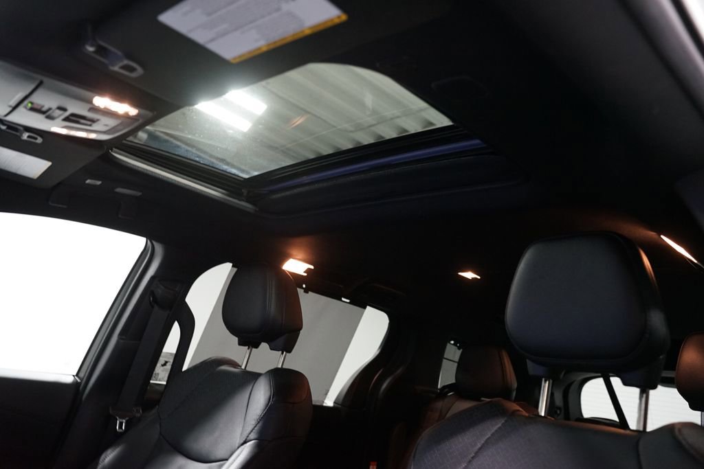 Certified 2025 Toyota Sienna Platinum FWD image 38