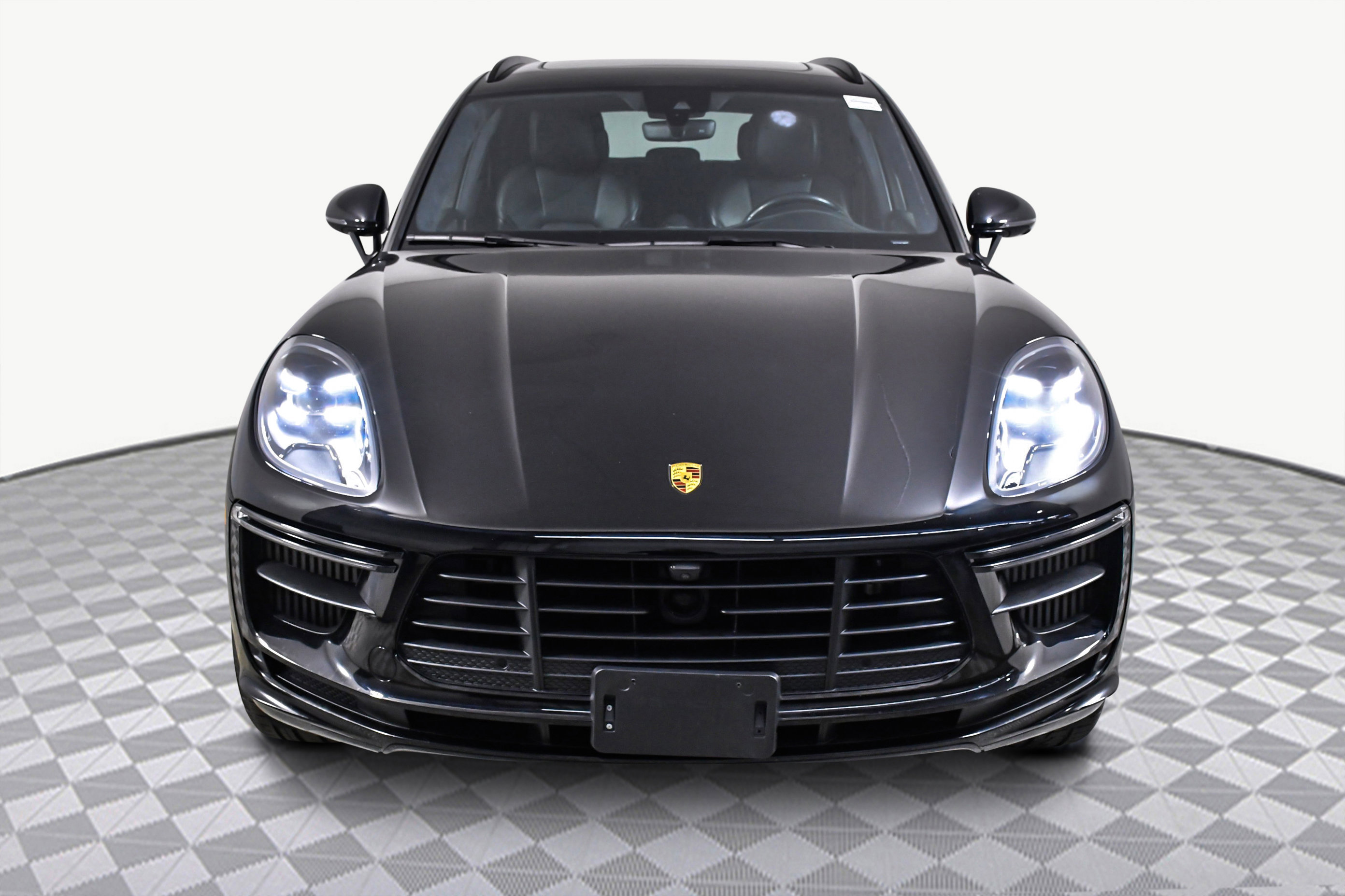 Used 2020 Porsche Macan Turbo image 2