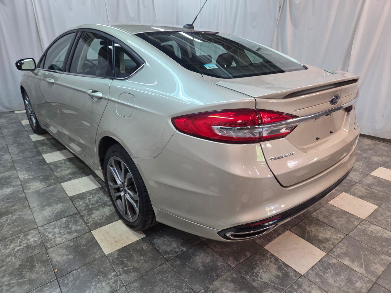 Used 2017 Ford Fusion SE w/ Equipment Group 201A AWD/4WD image 5