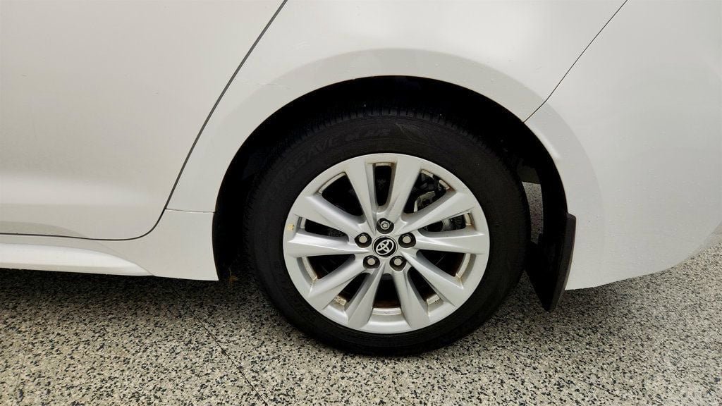 Used 2025 Toyota Corolla LE w/ LE Premium Package FWD image 9