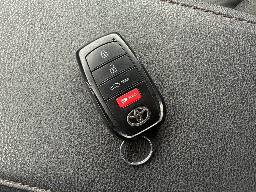 Used 2025 Toyota Camry XLE FWD image 31