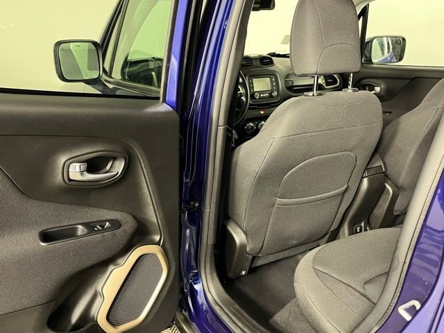 Used 2017 Jeep Renegade Latitude w/ Safety & Security Group image 24