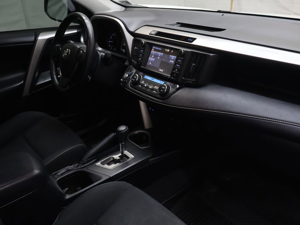 Used 2017 Toyota RAV4 XLE AWD/4WD image 10