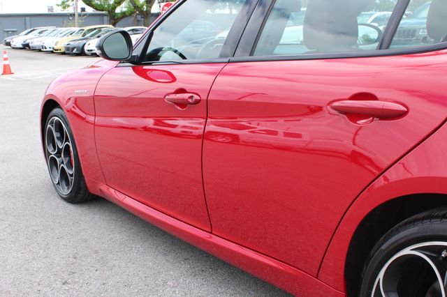 Used 2022 Alfa Romeo Giulia Veloce AWD/4WD image 46