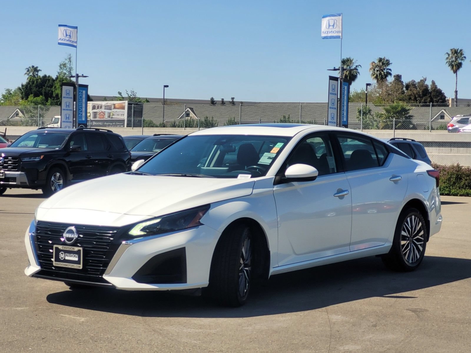 Used 2023 Nissan Altima 2.5 SV w/ SV Premium Package AWD/4WD image 3