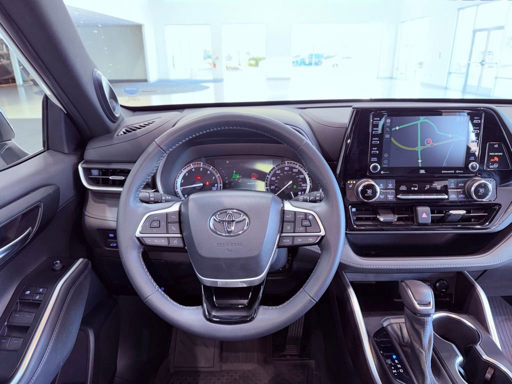 Used 2022 Toyota Highlander XSE image 20