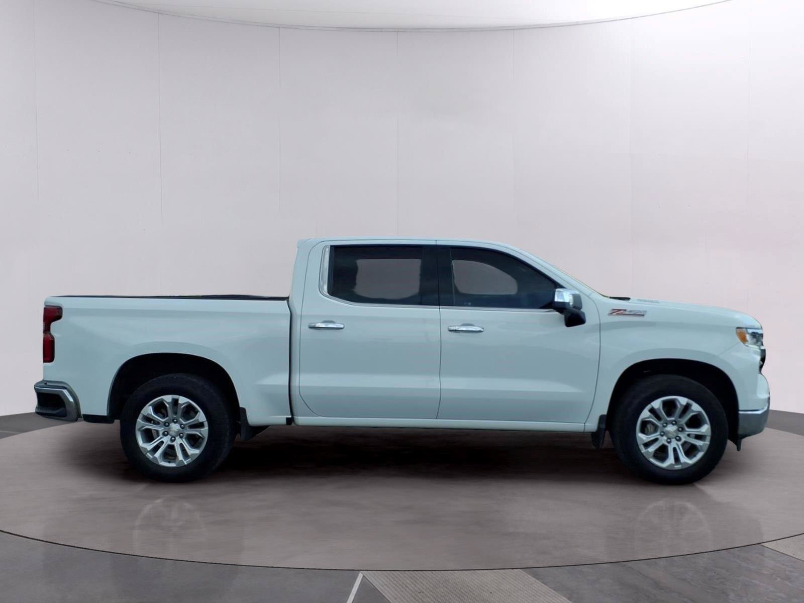 Used 2023 Chevrolet Silverado 1500 LTZ w/ LTZ Premium Package AWD/4WD image 6