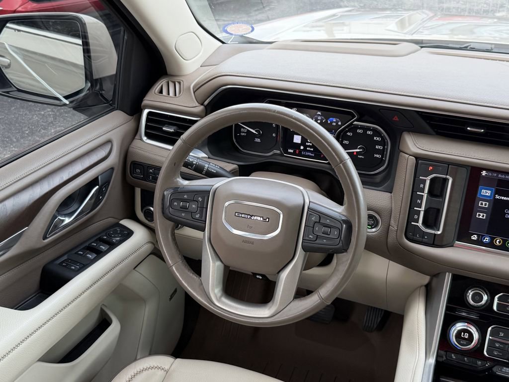 Used 2021 GMC Yukon XL Denali w/ Denali Premium Package RWD image 13