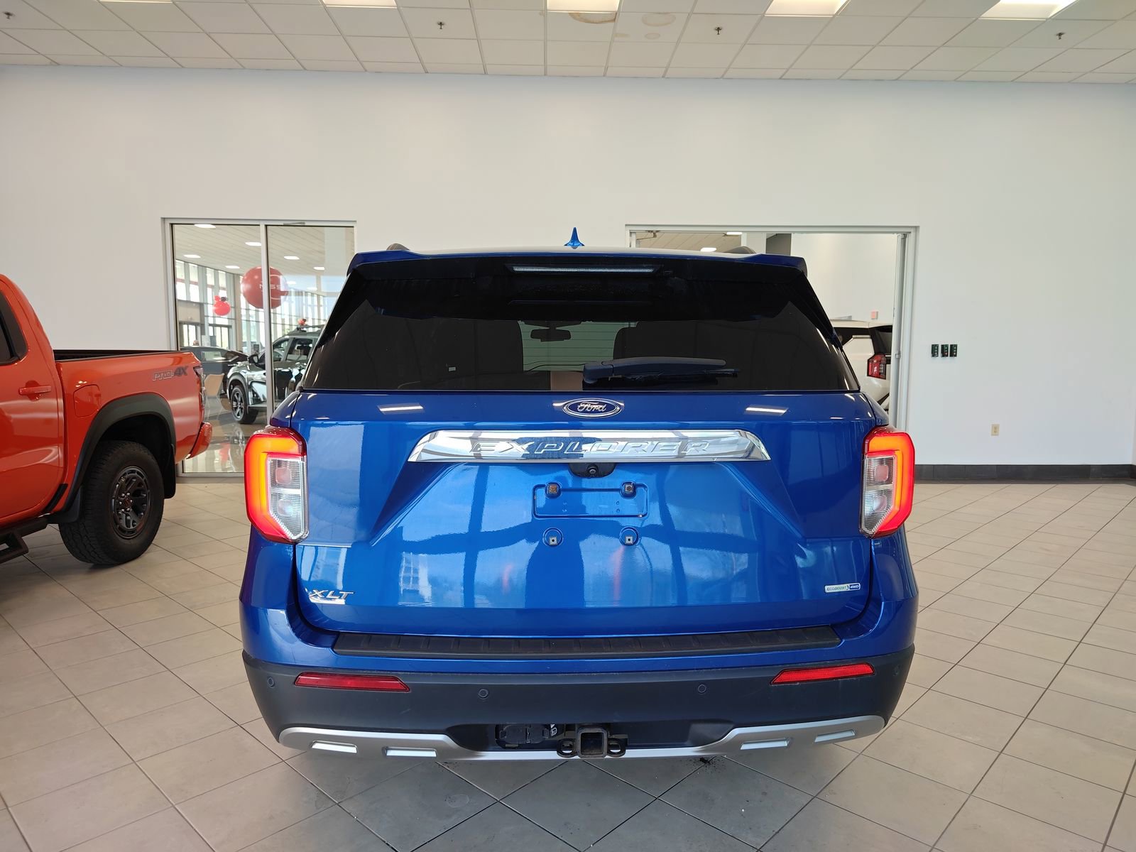Used 2020 Ford Explorer XLT w/ Equipment Group 202A image 4