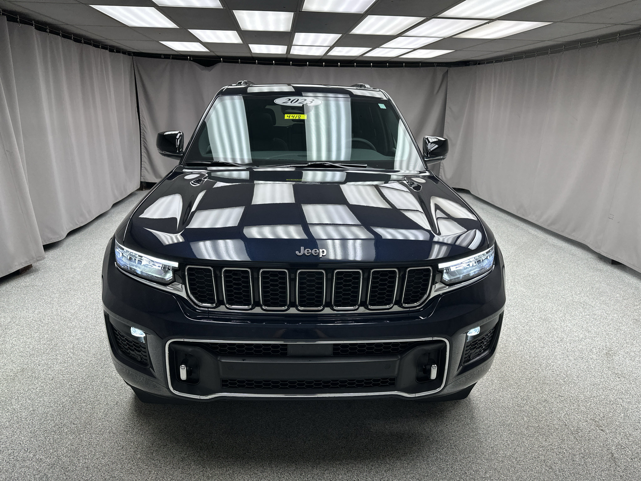 Used 2023 Jeep Grand Cherokee Overland w/ Luxury Tech Group IV AWD/4WD image 24