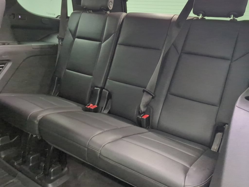 Used 2022 Cadillac Escalade Luxury w/ LPO, Floor Liner Package AWD/4WD image 32
