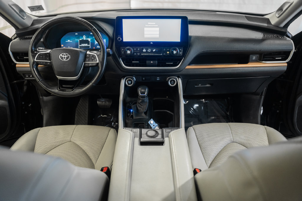 Certified 2024 Toyota Grand Highlander AWD image 23