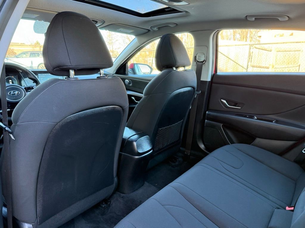 Used 2021 Hyundai Elantra SEL w/ Convenience + Premium Package image 19